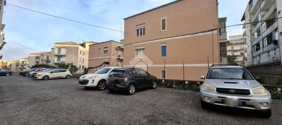 Apartamento de 3 dormitorios en Catania, Italy No. 49910 9