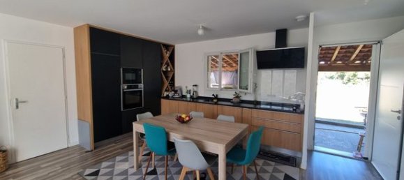 3 Schlafzimmer Haus in Berat, France, Nr. 312338 2