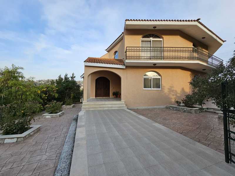 6 bedrooms Villa in Asgata, Cyprus No. 13786