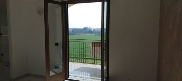 4 rooms Apartment in Villa di Briano, Italy No. 228138 9