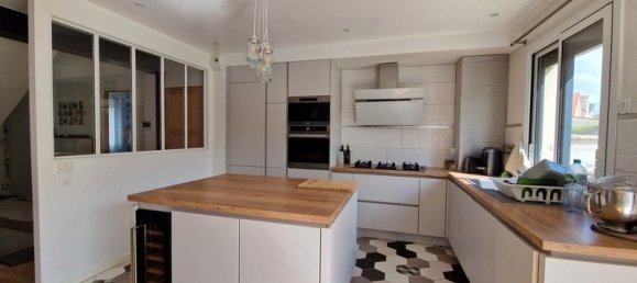 5 bedrooms House in Etampes, France No. 198406 15