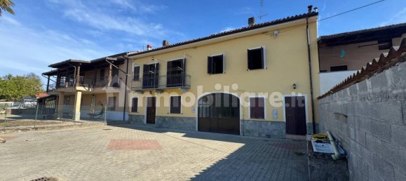 4 bedrooms Villa in Asti, Italy No. 277632 2