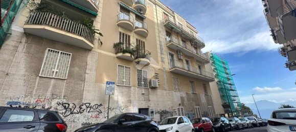 3 rooms Apartment in Naples, Italy No. 182784 2