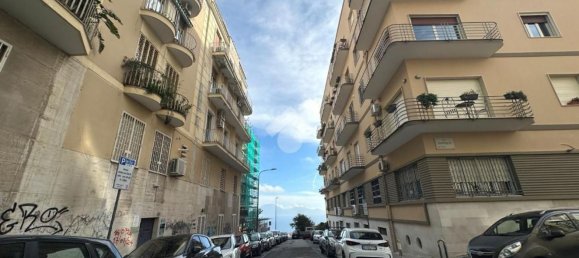 3 rooms Apartment in Naples, Italy No. 182784 3