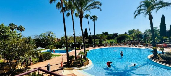 Apartamento de 3 dormitorios en Marbella, Spain No. 132210 2
