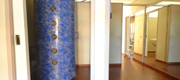 38m² Commercial property in Lucca, Italy No. 141138 3