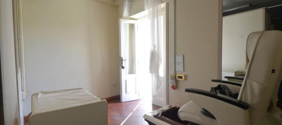 38m² Commercial property in Lucca, Italy No. 141138 12