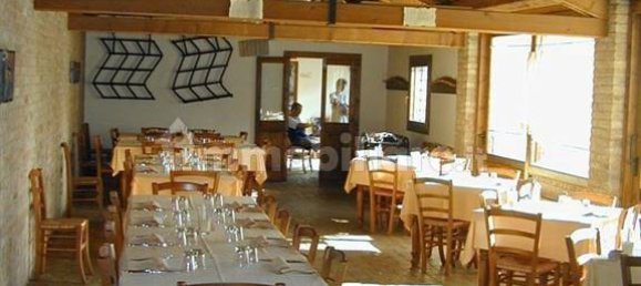 5 rooms Commercial property in Porto Viro, Italy No. 54973 8