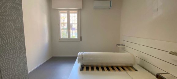 2-salle Appartement à Casalecchio di Reno, Italy No. 176875 4