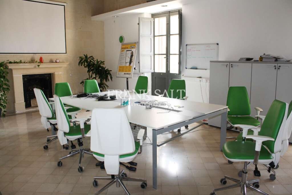  مكتب في Tarxien, Malta 450متر مربع رقم 11924