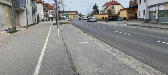 Parkplatz in Bruck an der Leitha, Austria, Nr. 169414 3