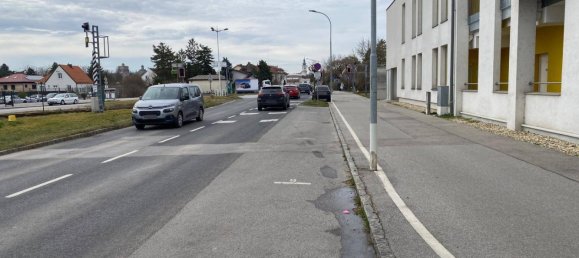 Parkplatz in Bruck an der Leitha, Austria, Nr. 169414 2