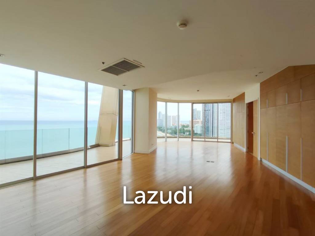 4 bedrooms Condo in Pattaya, Thailand No. 17261