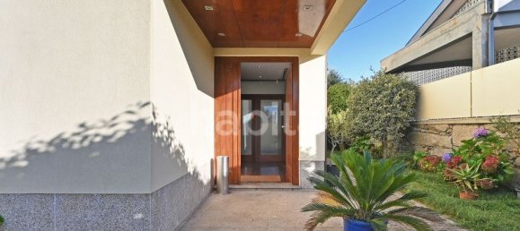 4 bedrooms Villa in Matosinhos, Portugal No. 105894 2