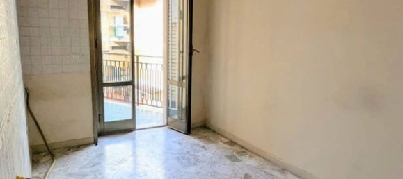 3 rooms Apartment in Naples, Italy No. 16634 6