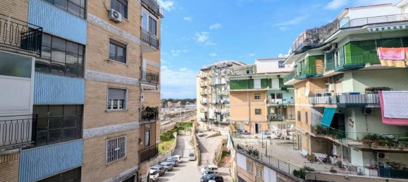 3 rooms Apartment in Naples, Italy No. 16634 11