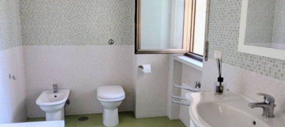 3 rooms Apartment in Naples, Italy No. 16634 9