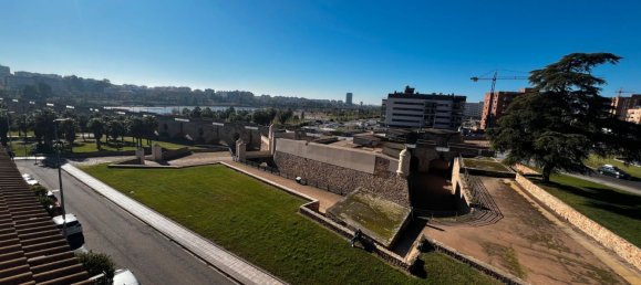 Дуплекс с 3 спальнями в Бадахос, Испания № 186778 15