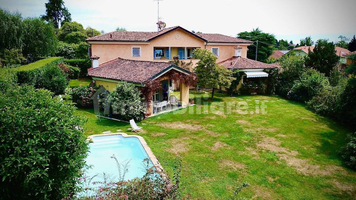 Villa de 3 dormitorios en Biella, Italy No. 298670
