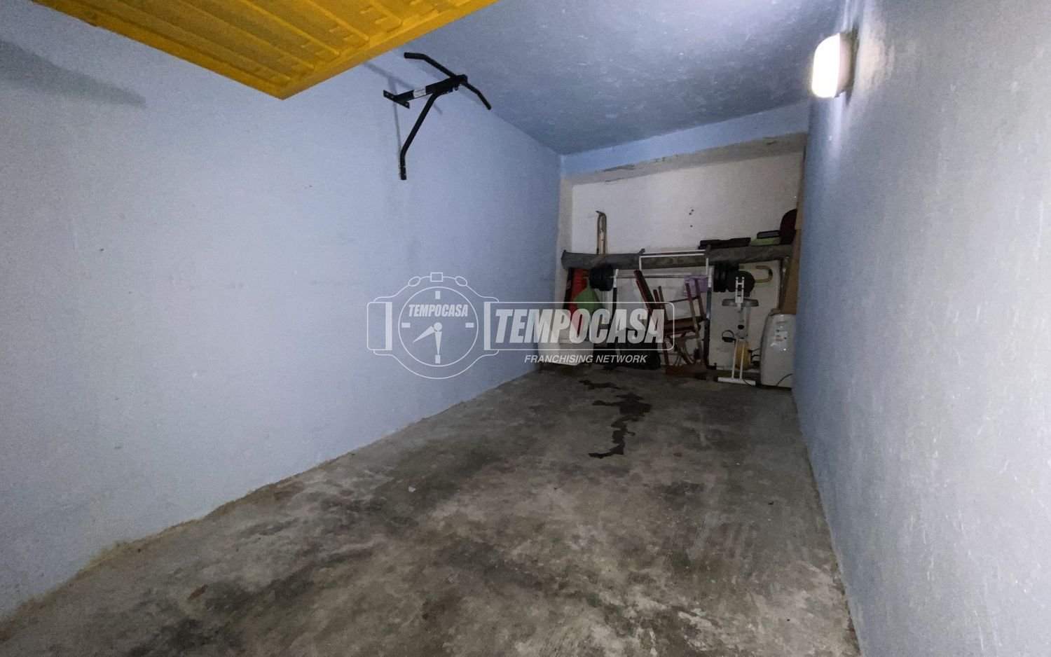 14m² Garage in Oggiono, Italy No. 152034