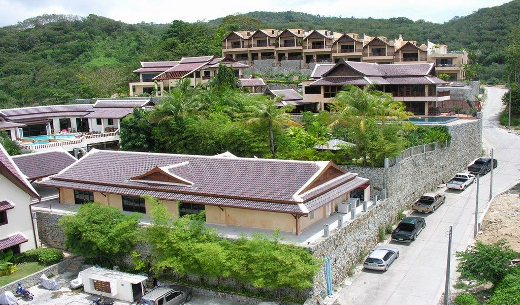 5 bedrooms Villa in Patong, Thailand No. 8077