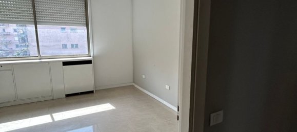 110m² Office in Varese, Italy No. 260608 4