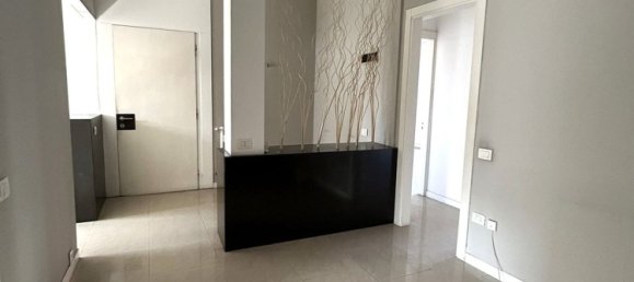 110m² Office in Varese, Italy No. 260608 3