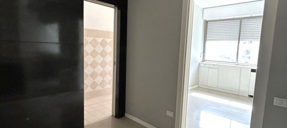 110m² Office in Varese, Italy No. 260608 10