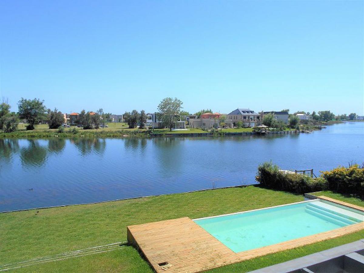 Дом с 6 спальнями в Тигре, Аргентина № 8554