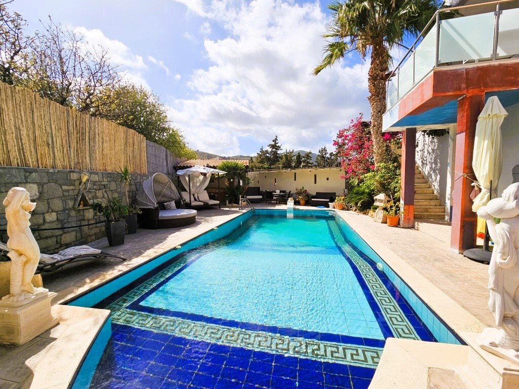 500m² Villa in Gazi, Greece No. 2899