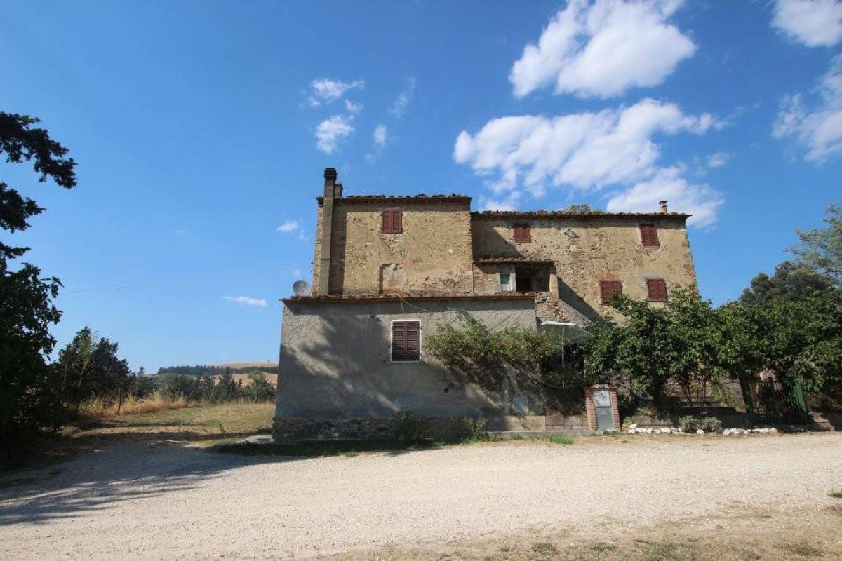 2 bedrooms House in Volterra, Italy No. 1030