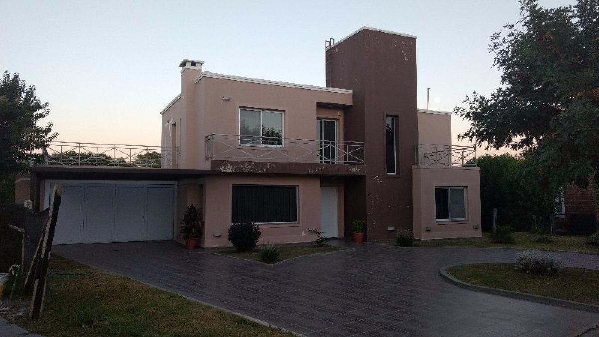 3 bedrooms House in Cordoba, Argentina No. 11026