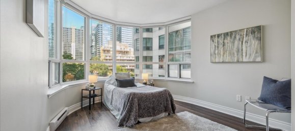 3 bedrooms House in Toronto, Canada No. 1048 7