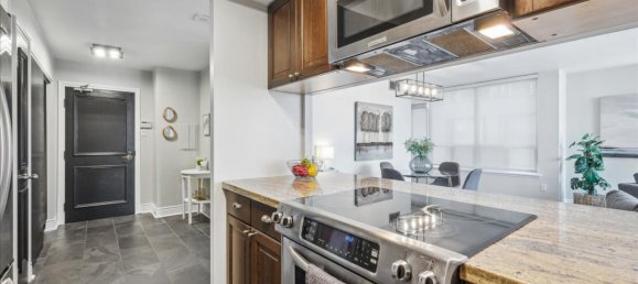 3 bedrooms House in Toronto, Canada No. 1048 5