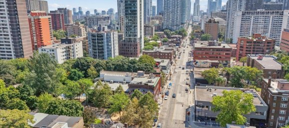 3 bedrooms House in Toronto, Canada No. 1048 9