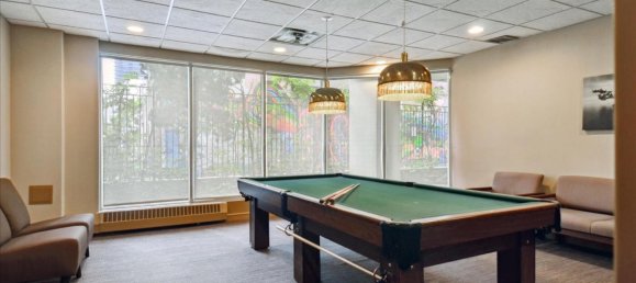 3 bedrooms House in Toronto, Canada No. 1048 10