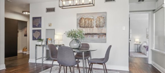 3 bedrooms House in Toronto, Canada No. 1048 4