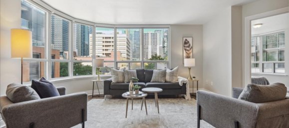 3 bedrooms House in Toronto, Canada No. 1048 3