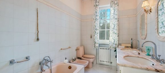 4 bedrooms Villa in Massa, Italy No. 377437 22