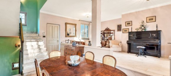 4 bedrooms Villa in Massa, Italy No. 377437 8