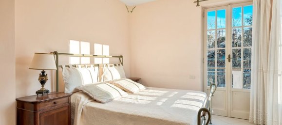 4 bedrooms Villa in Massa, Italy No. 377437 13