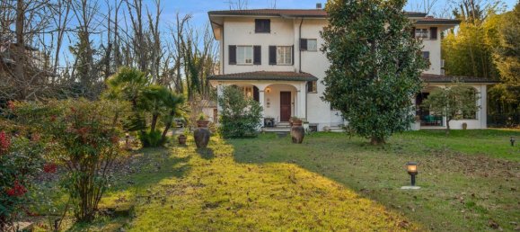 4 bedrooms Villa in Massa, Italy No. 377437 2