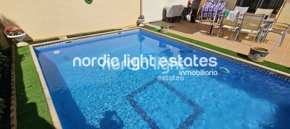 7 غرف نوم فيلا في Torre del Mar, Spain رقم 180011 2