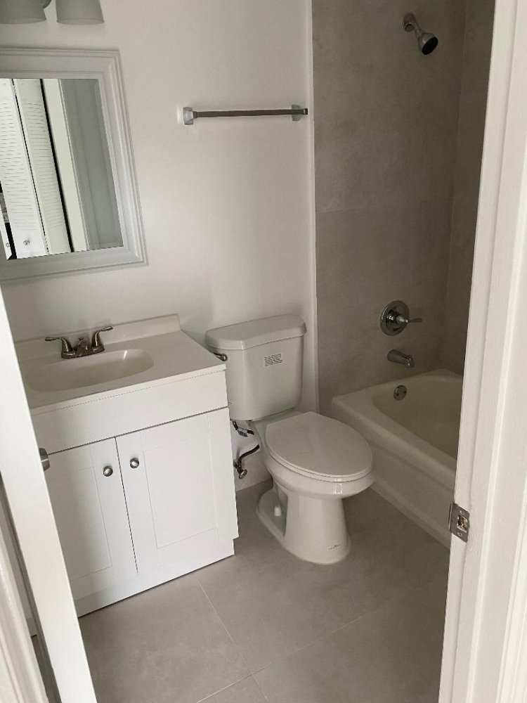 2 chambres propriété commerciale à louer à Miami, Miami-Dade, Florida, USA № 613882