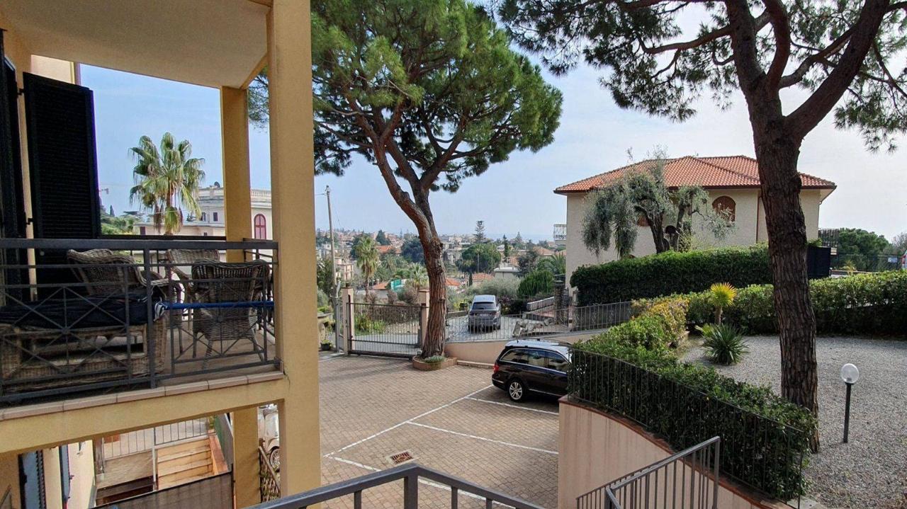 Apartamento de 3 habitaciónes en Bordighera, Italy No. 83525