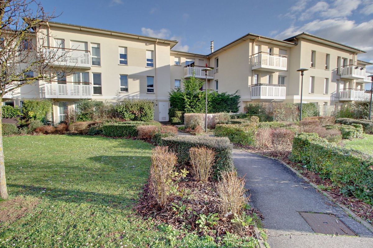 3 bedrooms Apartment in Ecquevilly, France No. 181433