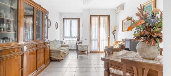 3-salle Appartement à Milan, Italy No. 241473 4