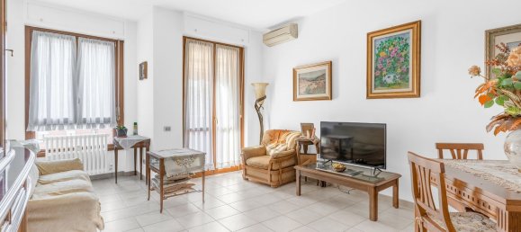 3-salle Appartement à Milan, Italy No. 241473 5