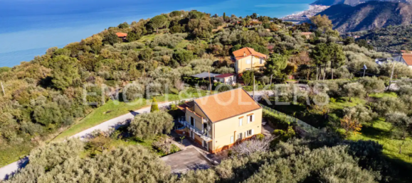 Вилла с 6 спальнями в Назо, Италия № 105559 2