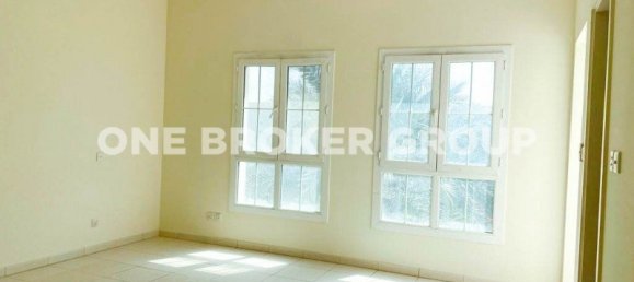 3 bedrooms Villa in Dubai, UAE No. 935 5